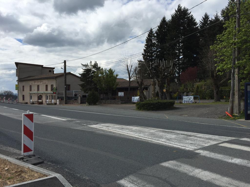 Hotel Saint Pierre Les Sauvages  Exterior foto