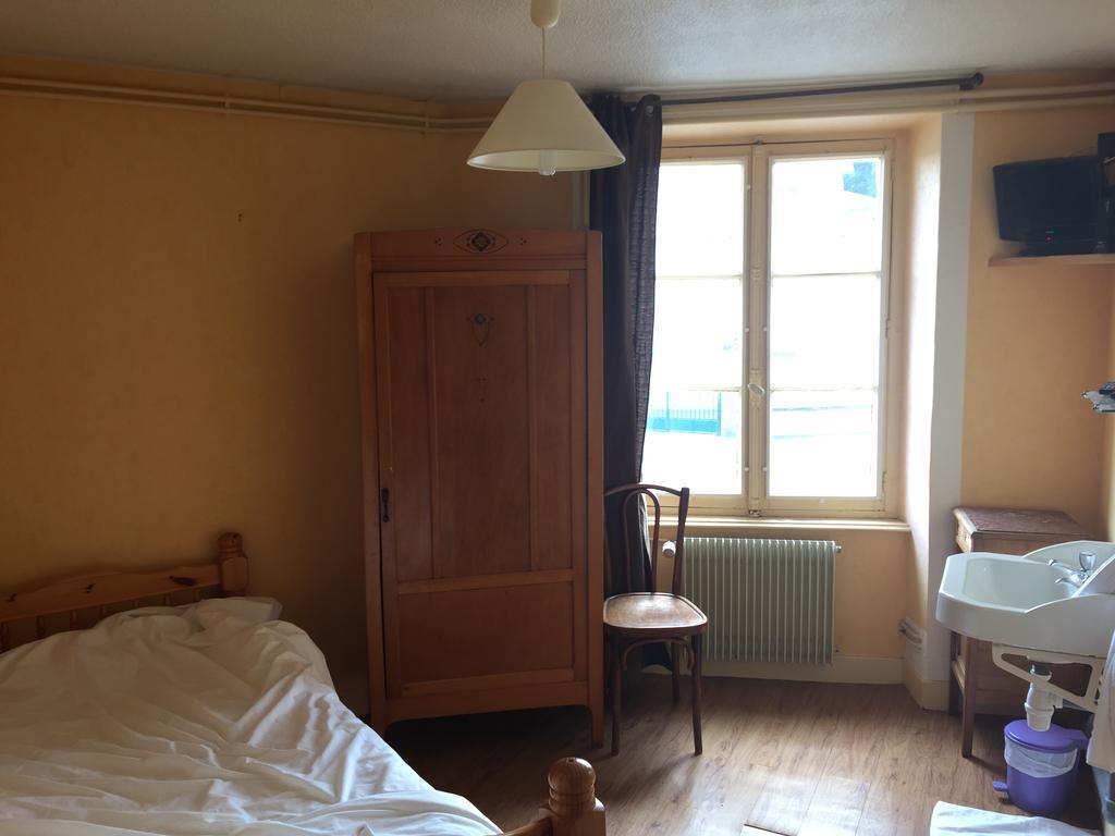 Hotel Saint Pierre Les Sauvages  Zimmer foto